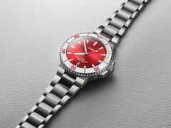 Oris Aquis Date Taste of Summer Automatik Edelstahl 41,5mm rotes Zifferblatt Metallband – Herrenuhren Uhr mit Datum aus Edelstahl und Keramik. Das Gehäuse ist rund und silber. Das Edelstahlarmband ist silber. Das Zifferblatt ist ein Index in rot. – Ansicht 2