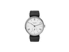 Nomos Glashütte Ludwig 35 75 Jahre Grundgesetz Handaufzug Edelstahl 35mm weißes Zifferblatt schwarzes Lederband limitiert – Damenuhren Uhr ohne Datum aus Edelstahl und Leder. Das Gehäuse ist rund und silber. Das Lederarmband ist schwarz. Das Zifferblatt ist römisch Index und weiß.
