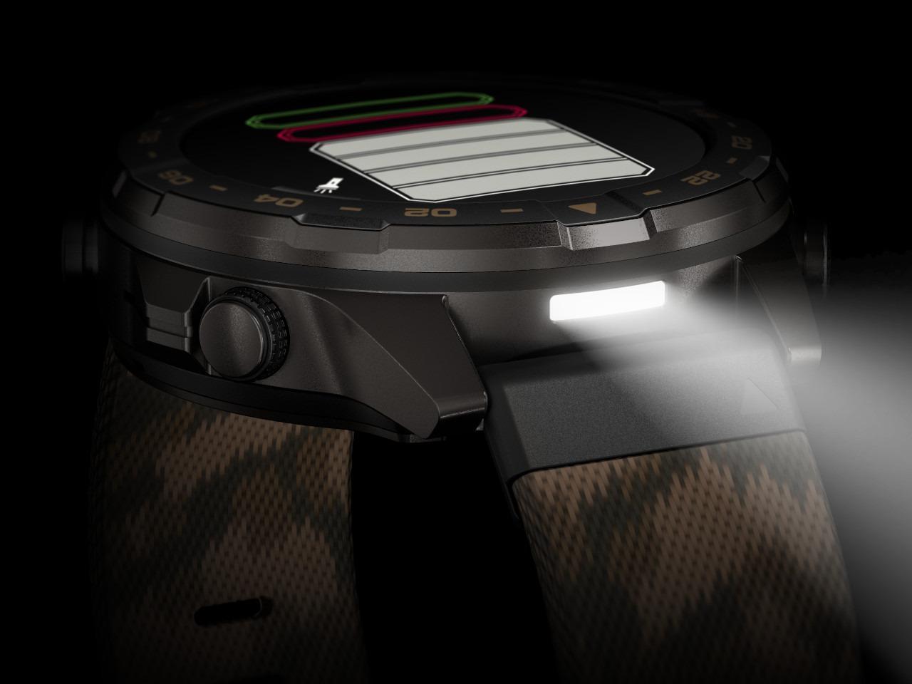 Garmin MARQ Commander Gen 3 Titan Schwarz-DLC 47mm digitales Display schwarzes Textilband – Herrenuhren Uhr Multifunktion aus DLC beschichtet, Keramik und Titan. Das Gehäuse ist rund und grau. Das Textilarmband ist schwarz. Der Zifferblatt ist digital. – Ansicht 7