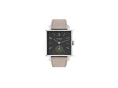 Nomos Glashütte Tetra Origins Basalt Handaufzug Edelstahl 29,5mm schwarzes Zifferblatt graues Lederband Glasboden – Damenuhren Uhr ohne Datum aus Edelstahl und Leder. Das Gehäuse ist quadratisch und silber. Das Lederarmband ist grau. Das Zifferblatt ist arabisch Index und schwarz.