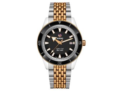 Rado Captain Cook Edelstahl rotgold Metallband bicolor – Herrenuhren Uhr mit Datum aus Edelstahl, Keramik, PVD beschichtet und vergoldet. Das Gehäuse ist rund und silber-roségold. Das Edelstahlarmband ist silber-roségold. Das Zifferblatt ist ein Index in schwarz.