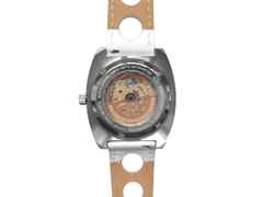 UMF Ruhla Scheibenuhr Automatik mit springender Stunde Edelstahl 41mm  Final Edition oranges Zifferblatt weißes Lederband limitiert – Herrenuhren Uhr ohne Datum aus Edelstahl und Leder. Das Gehäuse ist tonneauform und silber. Das Lederarmband ist rot. Das Zifferblatt ist digital und rot. – Ansicht 2