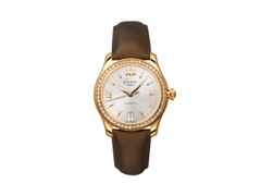 Glashütte Original Lady Serenade Automatik Roségold 36mm beiges Zifferblatt braunes Textilband – Damenuhren Uhr mit Datum aus 750 Rotgold. Das Gehäuse ist rund und roségold. Das Lederarmband Satin ist braun. Das Zifferblatt ist römisch Index und silber.