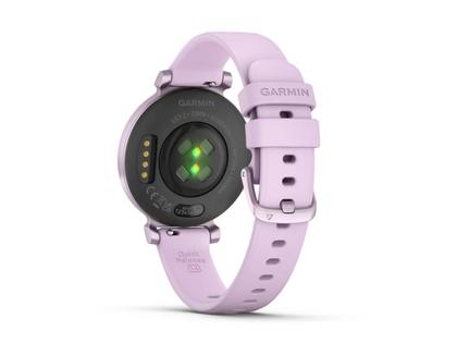 Garmin Lily 2 Smartwatch Aluminium eloxiert 35mm fliederfarbenes Display fliederfarbenes Silikonband – Damenuhren Uhr Multifunktion aus eloxiertes Aluminium, Kunststoff und Polyamid. Das Gehäuse ist rund und lila. Das Kautschuk / Kunststoff / Silikon Armband ist lila. Das Zifferblatt ist digital und lila. – Ansicht 6