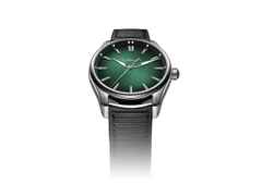 H. Moser & Cie. Pioneer Centre Seconds Cosmic Green Fumé Automatik Edelstahl 42,8mm grünes Zifferblatt schwarzes Textilband – Herrenuhren Uhr ohne Datum aus Edelstahl. Das Gehäuse ist rund und silber. Das Textilarmband ist schwarz. Das Zifferblatt ist ein Index in grün. – Ansicht 2