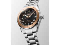 Longines Spirit Zulu Time 1925 Automatik Edelstahl 39mm schwarzes Zifferblatt Metallband – Herrenuhren Uhr mit Datum aus 750 Rotgold und Edelstahl. Das Gehäuse ist rund und silber. Das Edelstahlarmband ist silber. Das Zifferblatt ist arabisch Index und schwarz. – Ansicht 3