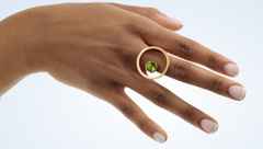 Angela Hübel Schatzinsel mit Peridot Damenring Roségold – Ringe Ring mit Besatz aus 750 Rotgold. – Ansicht 2