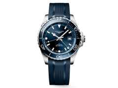 Longines HydroConquest GMT Automatik Edelstahl 43mm blaues Zifferblatt blaues Kautschukband – Herrenuhren Uhr mit Datum aus Edelstahl, Kautschuk und Keramik. Das Gehäuse ist rund und silber. Das Kautschuk / Kunststoff / Silikon Armband ist blau. Das Zifferblatt ist arabisch Index und blau.