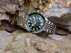 Rado Captain Cook Edelstahl grün Edelstahlband – Herrenuhren Uhr mit Datum aus Edelstahl. Das Gehäuse ist rund und silber. Das Edelstahlarmband ist silber. Das Zifferblatt ist ein Index in grün. – Ansicht 4