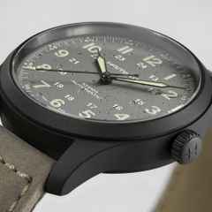 Hamilton Khaki Field Titanium Auto Titan 38mm graues Zifferblatt graues Lederband – Herrenuhren Uhr ohne Datum aus Leder und Titan. Das Gehäuse ist rund und silber. Das Lederarmband ist grau. Das Zifferblatt ist arabisch und grau. – Ansicht 4