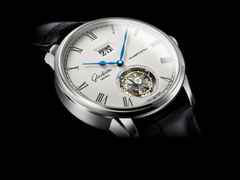Glashütte Original Senator Alfred Helwig Tourbillon Automatik Weißgold 42mm weißes Zifferblatt blaues Lederband Limited Edition – Herrenuhren Uhr mit Datum aus 750 Weißgold. Das Gehäuse ist rund und silber. Das Lederarmband Kroko / Alligator ist blau. Das Zifferblatt ist römisch und silber. – Ansicht 2