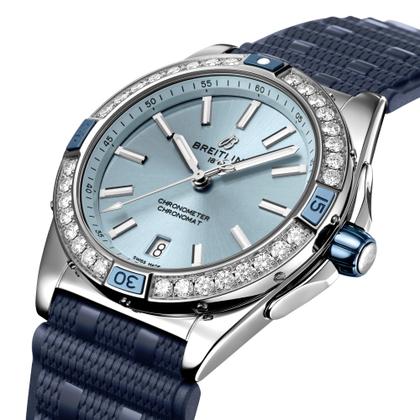 Breitling Super Chronomat Automatic 38 Edelstahl blaues Zifferblatt blaues Kautschukband – Damenuhren Uhr mit Datum aus Edelstahl, Kautschuk und Keramik. Das Gehäuse ist rund und silber. Das Kautschuk / Kunststoff / Silikon Armband ist blau. Das Zifferblatt ist ein Index in blau. – Ansicht 2