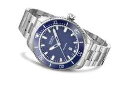 Union Glashütte Belisar  Datum Sport Automatik Edelstahl 45mm blaues Zifferblatt Metallband – Herrenuhren Uhr mit Datum aus Edelstahl. Das Gehäuse ist rund und silber. Das Edelstahlarmband ist silber. Das Zifferblatt ist ein Index in blau. – Ansicht 3