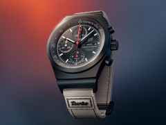 Porsche Design Chronograph 1 - 50 Jahre 911 Turbo Edition Automatik Titan 40mm schwarzes Zifferblatt Metallband und Textilband limitiert – Herrenuhren Chronograph aus Titan und Titancarbid beschichtet. Das Gehäuse ist rund und schwarz. Das Titanarmband ist schwarz. Das Zifferblatt ist arabisch Index und schwarz. – Ansicht 7