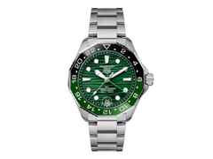 TAG Heuer Aquaracer Professional 300 GMT Automatik Edelstahl 42mm grünes Zifferblatt Metallband – Herrenuhren Uhr mit Datum aus Edelstahl und Keramik. Das Gehäuse ist rund und silber. Das Edelstahlarmband ist silber. Das Zifferblatt ist ein Index in grün.