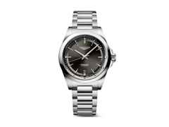 Longines Conquest Automatik Edelstahl 38mm graues Zifferblatt Metallband – Herrenuhren Uhr mit Datum aus Edelstahl. Das Gehäuse ist rund und silber. Das Edelstahlarmband ist silber. Das Zifferblatt ist ein Index in grau.