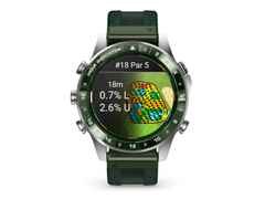 Garmin MARQ Golfer Gen 3 Titan 47mm digitales Display grünes Textilband – Herrenuhren Uhr Multifunktion aus Kautschuk, Keramik und Titan. Das Gehäuse ist rund und grau. Das Textilarmband ist grün. Der Zifferblatt ist digital.