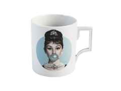 Meissen MUG Collection Mug Henkelbecher X Michael Moebius "Legends blowing Bubbles" Audrey Hepburn Blau – Porzellanwaren Tafelporzellan in weiß und aus Porzellan.