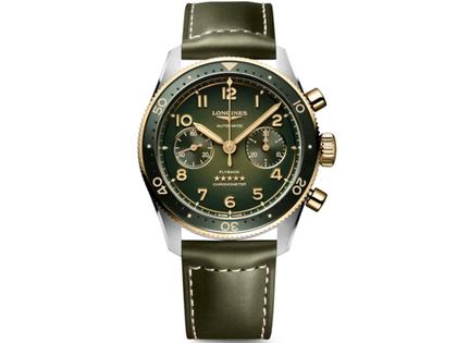 Longines Spirit Flyback Chronograph Automatik Edelstahl 42mm grünes Zifferblatt grünes Lederband – Herrenuhren Chronograph aus 750 Gelbgold, Edelstahl und Leder. Das Gehäuse ist rund und silber. Das Lederarmband ist grün. Das Zifferblatt ist arabisch Index und grün.