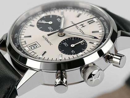 Hamilton American Classic Intra-Matic Auto Chrono 40 mm silbernes Zifferblatt schwarzes Lederband – Herrenuhren Chronograph aus Edelstahl und Leder. Das Gehäuse ist rund und silber. Das Lederarmband ist schwarz. Das Zifferblatt ist ein Index in weiß. – Ansicht 4