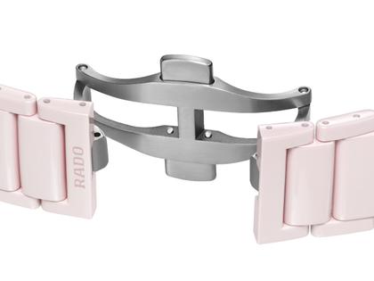 Rado True Square Open Heart Automatik Keramik 38mm rosa Zifferblatt rosa Keramikband – Herrenuhren Uhr ohne Datum aus Keramik, rhodiniert und Titan. Das Gehäuse ist quadratisch und rosa. Das Keramikarmband ist rosa. Das Zifferblatt ist skelettiert und rosa. – Ansicht 5