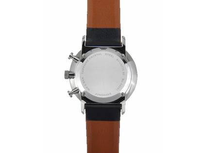 Junghans FORM C Chronograph Quarz Edelstahl 40mm silbernes Zifferblatt schwarzes Lederband – Herrenuhren Chronograph aus Edelstahl. Das Gehäuse ist rund und silber. Das Lederarmband ist schwarz. Das Zifferblatt ist arabisch und silber. – Ansicht 2