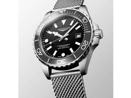 Longines HydroConquest Automatik Edelstahl 39mm schwarzes Zifferblatt Metallband – Herrenuhren Uhr mit Datum aus Edelstahl. Das Gehäuse ist rund und silber. Das Edelstahlarmband ist silber. Das Zifferblatt ist ein Index in schwarz. – Ansicht 2