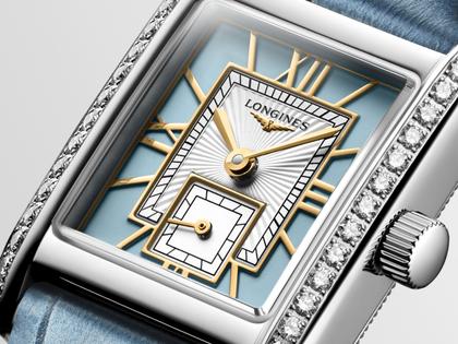 Longines DolceVita   Mini Quarz Edelstahl 22x29mm Brillantbesatz blaues Zifferblatt blaues Lederband – Damenuhren Uhr ohne Datum aus Edelstahl, Leder und vergoldet. Das Gehäuse ist rechteckig und silber. Das Lederarmband Kroko / Alligator ist blau. Das Zifferblatt ist römisch und blau. – Ansicht 2