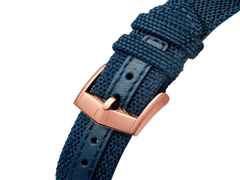 TAG Heuer Carrera Chronograph Skipper Automatik Rotgold 39mm blaues Zifferblatt blaues Textilband – Herrenuhren Chronograph aus 750 Rotgold. Das Gehäuse ist rund und silber. Das Textilarmband ist blau. Das Zifferblatt ist ein Index in blau. – Ansicht 4