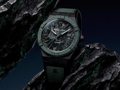 Maurice Lacroix AIKON-IC Frozen Carbon Automatik Titan Schwarz-DLC 43mm Carbon-Zifferblatt schwarzes Kautschukband limitiert – Herrenuhren Uhr mit Datum aus Carbon, DLC beschichtet, Edelstahl, Kautschuk, Keramik, Leder und Titan. Das Gehäuse ist rund und schwarz. Das Kautschuk / Kunststoff / Silikon Armband ist schwarz. Das Zifferblatt ist ein Index in schwarz. – Ansicht 2