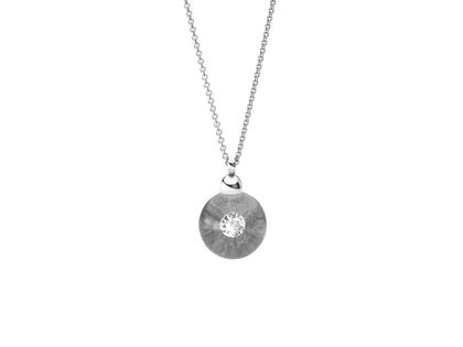 Schmuckwerk Glasklar Collier Weißgold 90cm Glaskugelanhänger klar mit Brillant 0,300ct – Halsschmuck Kette mit Anhänger in silber und aus 750 Weißgold.
