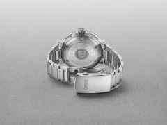Oris Aquis Depth Gauge Automatik Edelstahl 46mm schwarzes Zifferblatt Metallband – Herrenuhren Uhr mit Datum aus Edelstahl. Das Gehäuse ist rund und silber. Das Edelstahlarmband ist silber. Das Zifferblatt ist ein Index in schwarz. – Ansicht 3