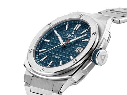 Alpina Alpiner Extreme Automatik Edelstahl 39mm blaues Zifferblatt Metallband – Herrenuhren Uhr mit Datum aus Edelstahl. Das Gehäuse ist rund und silber. Das Edelstahlarmband ist silber. Das Zifferblatt ist ein Index in blau. – Ansicht 3