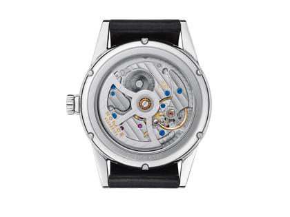 Nomos Glashütte Zürich Datum Automatik Edelstahl 40mm weißes Zifferblatt schwarzes Lederband – Herrenuhren Uhr mit Datum aus Edelstahl und Leder. Das Gehäuse ist rund und silber. Das Lederarmband ist schwarz. Das Zifferblatt ist ein Index in silber. – Ansicht 4