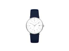 Junghans Max Bill Damen Quarz Edelstahl 32,7mm weißes Zifferblatt dunkelblaues Lederband – Damenuhren Uhr mit Datum aus Edelstahl. Das Gehäuse ist rund und silber. Das Lederarmband ist blau. Das Zifferblatt ist arabisch Index und weiß.