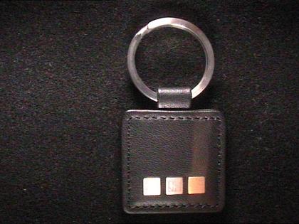 TeNo Schlüsselanhänger aus schwarzem Leder – Weitere Accessoires Schlüsselanhänger aus Edelstahl, Leder und und .