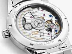 Nomos Glashütte Club Sport neomatik 37 Petrol Automatik Edelstahl grünes Zifferblatt Metallband Glasboden – Herrenuhren Uhr ohne Datum aus Edelstahl. Das Gehäuse ist rund und silber. Das Edelstahlarmband ist silber. Das Zifferblatt ist arabisch Index und grün. – Ansicht 4