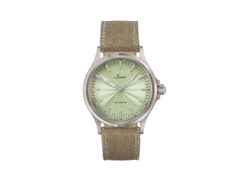 Sinn Spezialuhren 556 Salbei Automatik Edelstahl 38,5mm grünes Zifferblatt braunes Textilband limitiert – Damenuhren Uhr ohne Datum aus Edelstahl. Das Gehäuse ist rund und silber. Das Textilarmband ist braun. Das Zifferblatt ist ein Index in grün.