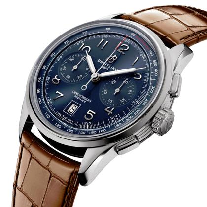 Breitling Premier B01 Chronograph 42 Automatik Edelstahl blaues Zifferblatt braunes Lederband – Herrenuhren Chronograph aus Edelstahl und Leder. Das Gehäuse ist rund und silber. Das Lederarmband Kroko / Alligator ist braun. Das Zifferblatt ist arabisch und blau. – Ansicht 2
