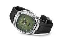 Glashütte Original Seventies Chronograph Panoramadatum Automatik Edelstahl 40mm Fab Green schwarzes Kautschukband – Herrenuhren Chronograph aus Edelstahl. Das Gehäuse ist quadratisch und silber. Das Kautschuk / Kunststoff / Silikon Armband ist schwarz. Das Zifferblatt ist ein Index in grün. – Ansicht 2