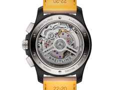 Breitling Avenger B01 Chronograph 42 Automatik Keramik schwarzes Zifferblatt braunes Lederband – Herrenuhren Chronograph aus Carbon, Edelstahl, Keramik und Titan. Das Gehäuse ist rund und schwarz. Das Lederarmband ist braun. Das Zifferblatt ist arabisch Index und schwarz. – Ansicht 2