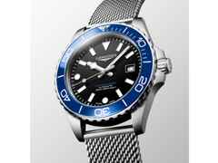 Longines HydroConquest Automatik Edelstahl 42mm schwarzes Zifferblatt Metallband – Herrenuhren Uhr mit Datum aus Edelstahl. Das Gehäuse ist rund und silber. Das Edelstahlarmband ist silber. Das Zifferblatt ist ein Index in schwarz. – Ansicht 2