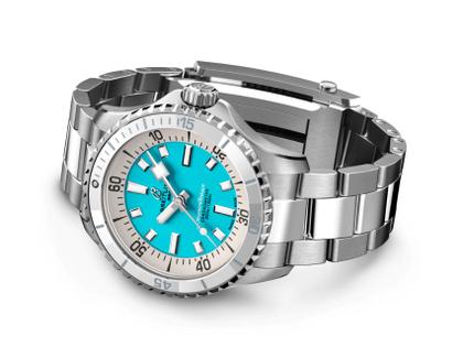 Breitling Superocean Automatic 36 Edelstahl blaues Zifferblatt Metallband – Damenuhren Uhr ohne Datum aus Edelstahl und Keramik. Das Gehäuse ist rund und silber. Das Edelstahlarmband ist silber. Das Zifferblatt ist ein Index in blau. – Ansicht 3