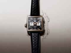 TAG Heuer Monaco Chronograph Automatik Titan und Roségold 39mm schwarzes Zifferblatt schwarzes Lederband – Herrenuhren Chronograph aus 750 Rotgold und Titan. Das Gehäuse ist quadratisch und silber-roségold. Das Lederarmband ist schwarz. Das Zifferblatt ist ein Index in schwarz. – Ansicht 4