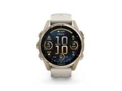 Garmin fenix 8 43mm AMOLED Edelstahl softgold beschichtet nebelgraues Kautschukband – Damenuhren Uhr Multifunktion aus DLC beschichtet, Edelstahl und Kautschuk. Das Gehäuse ist rund und beige. Das Kautschuk / Kunststoff / Silikon Armband ist beige. Das Zifferblatt ist digital und schwarz.