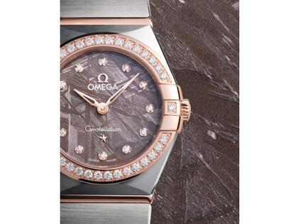 Omega Constellation Quarz Edelstahl Rotgold 25mm fliederfarbenes Zifferblatt mit Brillanten Metallband – Damenuhren Uhr ohne Datum aus 750 Rotgold und Edelstahl. Das Gehäuse ist rund und silber. Das Edelstahlarmband ist silber-roségold. Das Zifferblatt ist ein Index in lila. – Ansicht 3