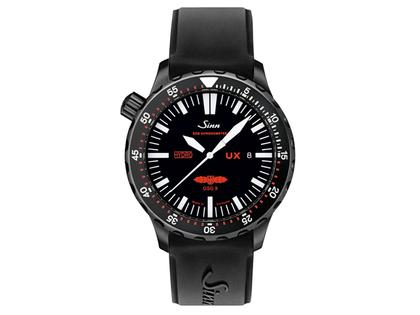 Sinn Spezialuhren Taucheruhr UX S GSG 9 (EZM 2B) Silikonband – Herrenuhren Uhr mit Datum aus Edelstahl und PVD beschichtet. Das Gehäuse ist rund und schwarz. Das Kautschuk / Kunststoff / Silikon Armband ist schwarz. Das Zifferblatt ist ein Index in schwarz. – Ansicht 2