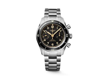 Longines Spirit Pilot Flyback Chronograph Handaufzug Edelstahl 39,5mm schwarzes Zifferblatt Metallband – Herrenuhren Chronograph aus Edelstahl. Das Gehäuse ist rund und silber. Das Edelstahlarmband ist silber. Das Zifferblatt ist arabisch und schwarz.