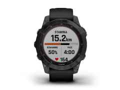 Garmin fenix 7 Sapphire Solar Titan schwarz beschichtet 47 mm Kautschukband schwarz – Herrenuhren Uhr Multifunktion aus DLC beschichtet, Kautschuk und Titan. Das Gehäuse ist rund und schwarz. Das Kautschuk / Kunststoff / Silikon Armband ist schwarz. Das Zifferblatt ist digital und silber. – Ansicht 3