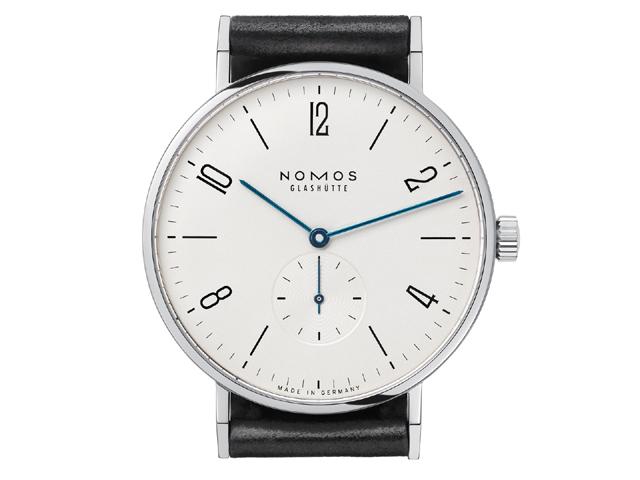 Nomos Glashütte Tangente 38 Handaufzug Edelstahl 38mm weißes Zifferblatt schwarzes Lederband Stahlboden – Herrenuhren Uhr ohne Datum aus Edelstahl und Leder. Das Gehäuse ist rund und silber. Das Lederarmband ist schwarz. Das Zifferblatt ist arabisch Index und weiß. – Ansicht 3
